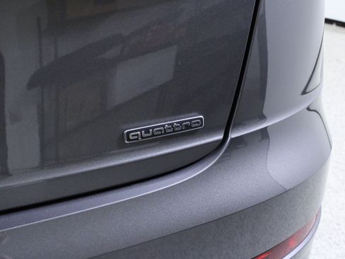 Used 2019 Audi Q8 Premium image 10