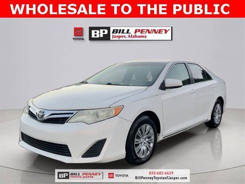 Used 2012 Toyota Camry LE image 1