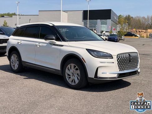 Used 2024 Lincoln Corsair AWD w/ Towing Package image 17