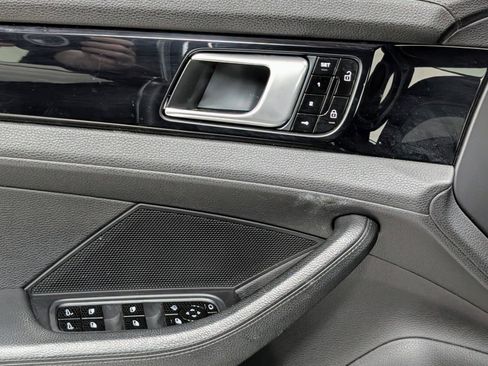 Used 2020 Porsche Panamera w/ Premium Package image 14