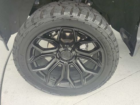 Used 2024 Chevrolet Silverado 1500 LT RWD image 40