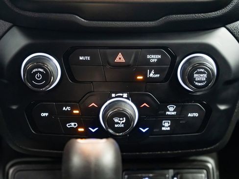 Used 2022 Jeep Renegade Altitude w/ Convenience Group image 12