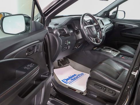 Used 2023 Honda Passport TrailSport image 3