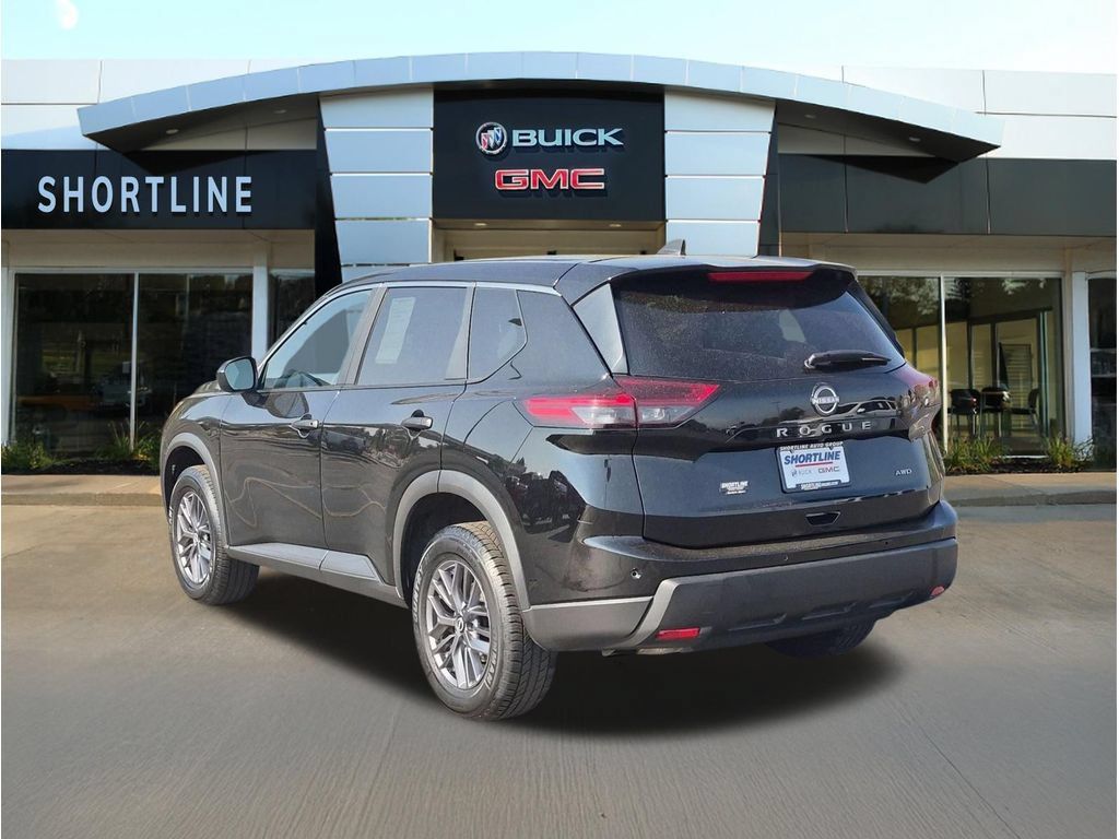 Used 2024 Nissan Rogue S AWD/4WD image 5