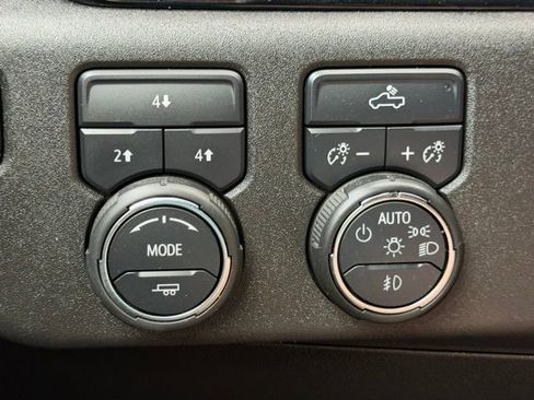Used 2025 Chevrolet Silverado 2500 LT AWD/4WD image 18