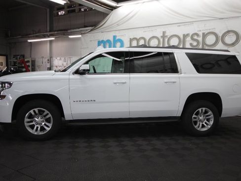 Used 2019 Chevrolet Suburban LT image 2