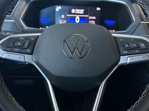 Used 2023 Volkswagen Tiguan SE image 25