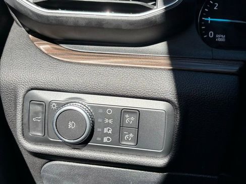 Used 2022 Ford Explorer Limited w/ Equipment Group 301A AWD/4WD image 9