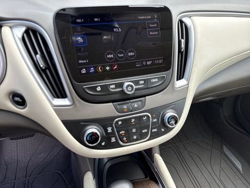 Used 2022 Chevrolet Malibu LT w/ Leather Package FWD image 18