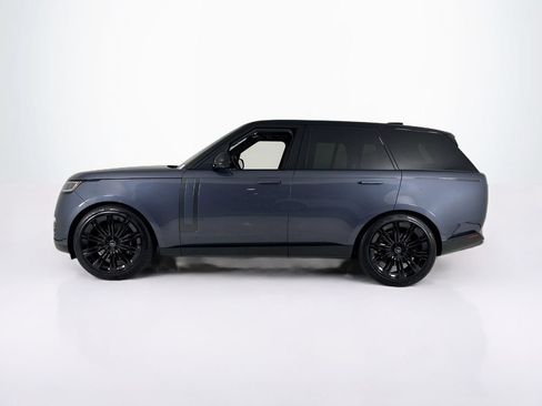 Used 2025 Land Rover Range Rover SE AWD/4WD image 2