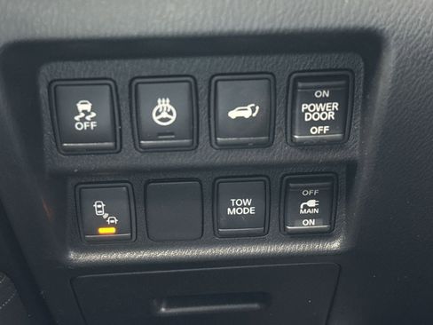 Used 2016 Nissan Pathfinder Platinum w/ Family Entertainment Package image 30