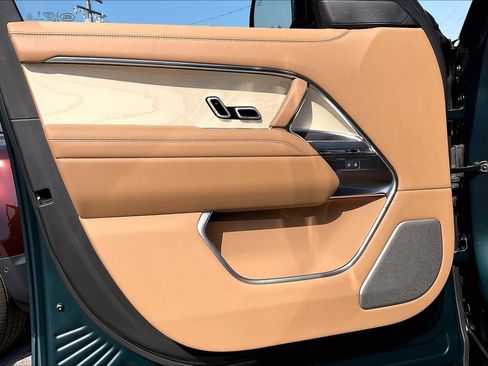 New 2026 Land Rover Range Rover SV AWD/4WD image 12