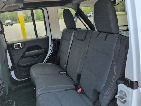 Used 2025 Jeep Wrangler Unlimited Sahara AWD/4WD image 14