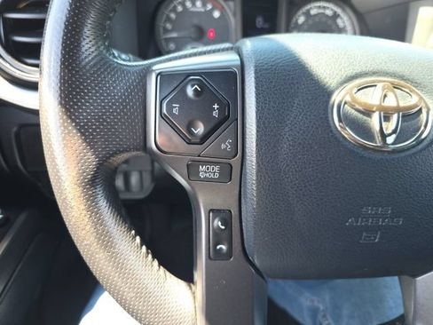 Used 2018 Toyota Tacoma TRD Sport AWD/4WD image 18