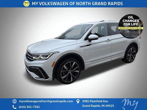 Used 2022 Volkswagen Tiguan SEL R-Line image 4