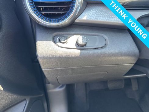 New 2025 Chevrolet Trax LT w/ Sunroof Package image 18