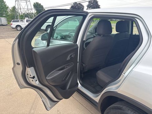 Used 2017 Chevrolet Trax LS AWD/4WD image 8