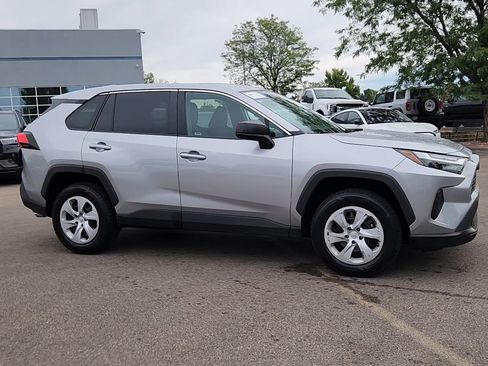 Used 2025 Toyota RAV4 LE AWD/4WD image 9
