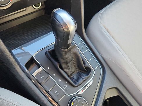 Used 2018 Volkswagen Tiguan S image 13