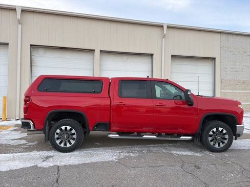 Used 2022 Chevrolet Silverado 2500 LT w/ Convenience Package image 2
