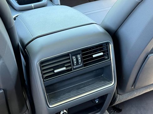 Certified 2023 Porsche Cayenne Platinum Edition AWD/4WD image 17