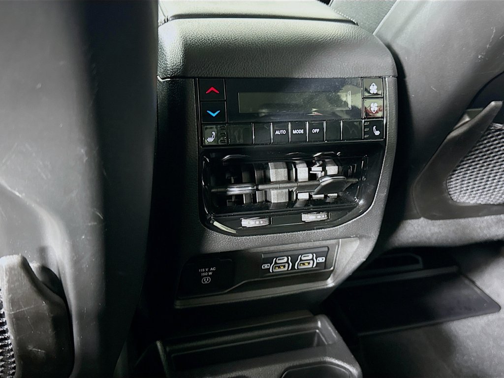 Used 2023 Jeep Grand Cherokee L Limited w/ Luxury Tech Group II AWD/4WD image 29