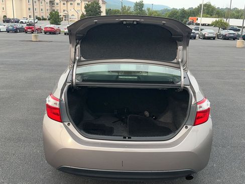 Used 2016 Toyota Corolla LE FWD image 31