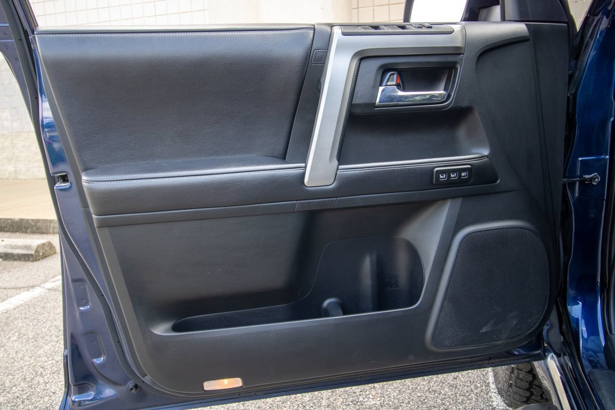 Used 2016 Toyota 4Runner Limited AWD/4WD image 10