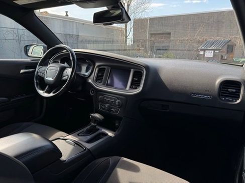 Used 2022 Dodge Charger SXT w/ Blacktop Package AWD/4WD image 13