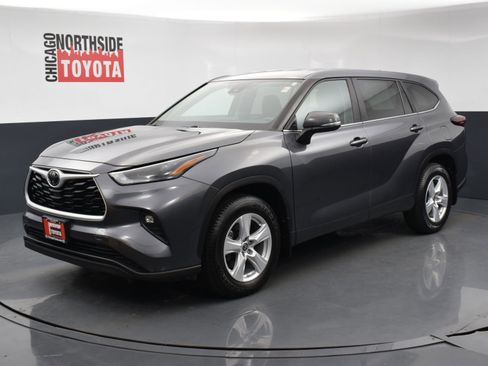 Used 2024 Toyota Highlander LE AWD/4WD image 8