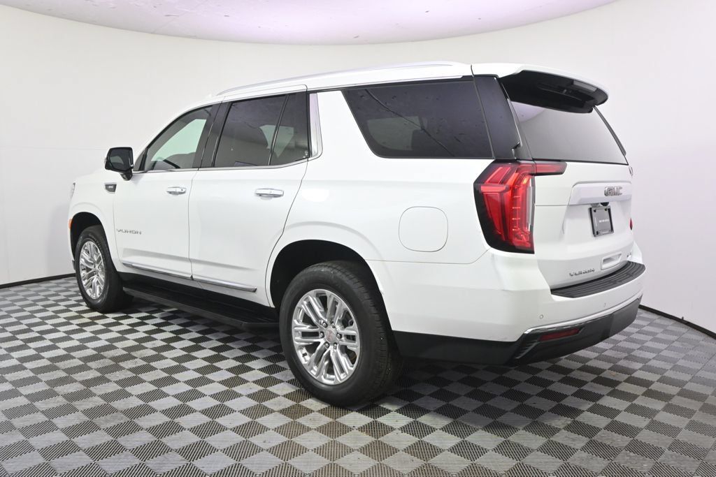 Used 2024 GMC Yukon SLT w/ SLT Premium Package AWD/4WD image 3