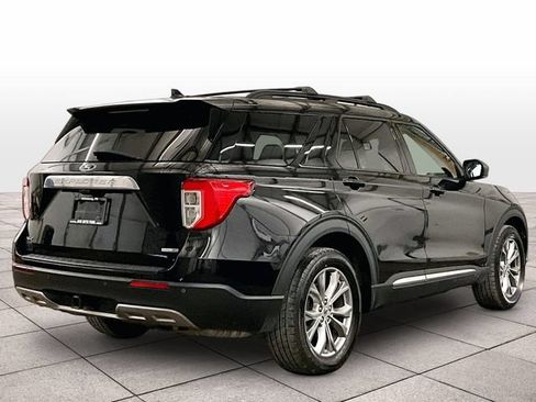 Used 2020 Ford Explorer XLT w/ Equipment Group 202A AWD/4WD image 11