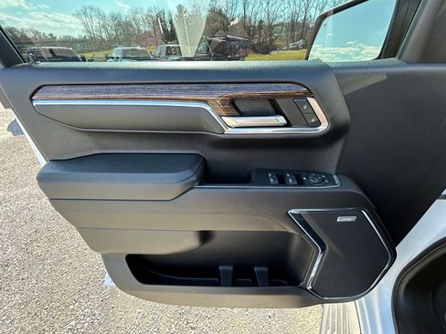 Used 2024 GMC Sierra 1500 Elevation w/ Elevation Premium Package image 9