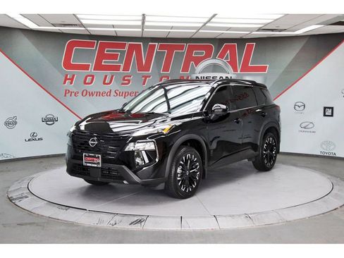Used 2026 Nissan Rogue SV FWD image 2