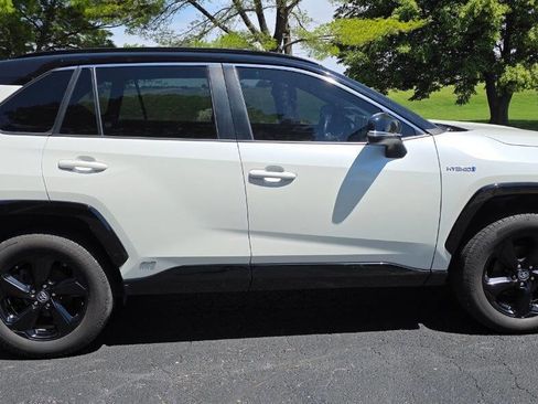 Used 2020 Toyota RAV4 XSE w/ XSE Grade Weather Package AWD/4WD image 2