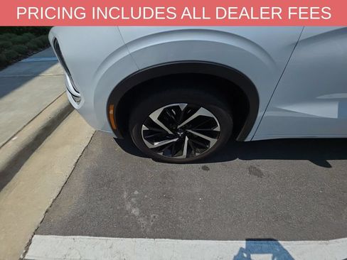 Used 2023 Mitsubishi Outlander SEL FWD image 4