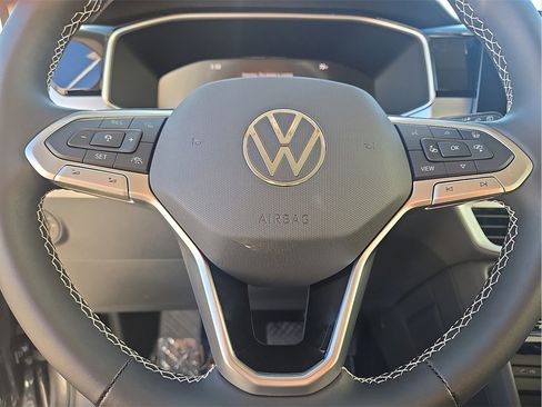 New 2026 Volkswagen Taos SE image 25