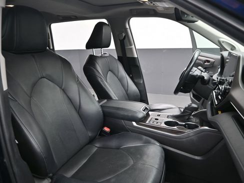 Used 2023 Toyota Highlander Limited FWD image 28