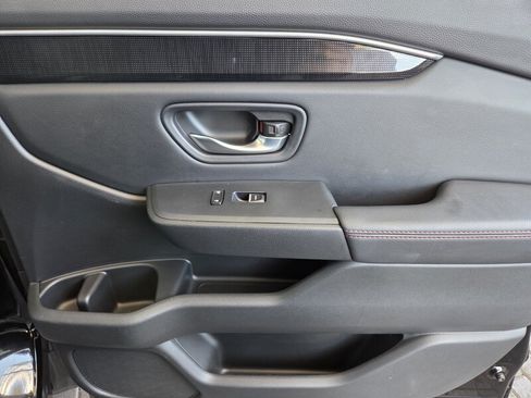 Used 2025 Honda Pilot Black Edition image 24