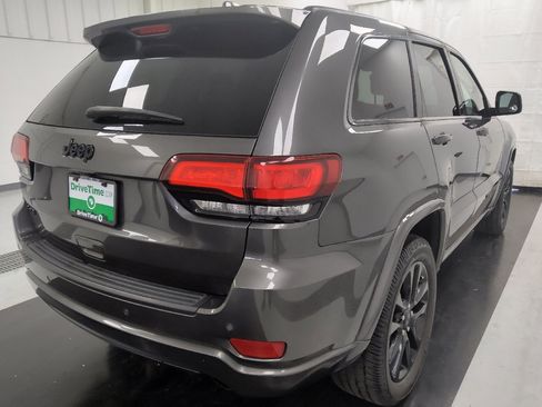 Used 2019 Jeep Grand Cherokee Altitude AWD/4WD image 9