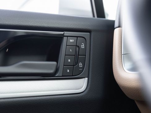 Certified 2026 Porsche Cayenne AWD/4WD image 19