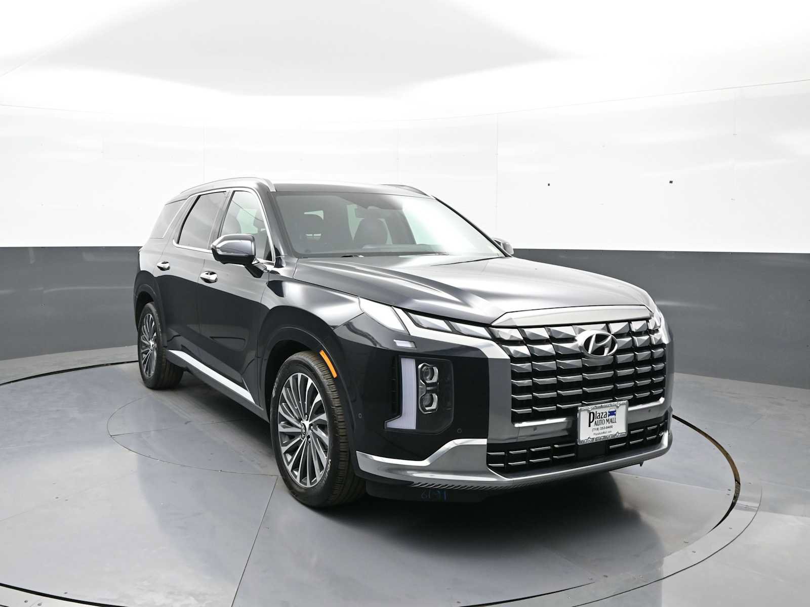 Used 2024 Hyundai Palisade Calligraphy AWD/4WD image 3