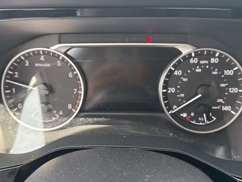 Used 2024 Nissan Pathfinder SL AWD/4WD image 2