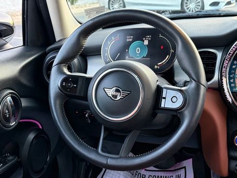Used 2024 MINI Cooper 4-Door Hardtop image 25