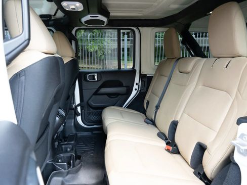 Used 2020 Jeep Wrangler Unlimited Sahara AWD/4WD image 13