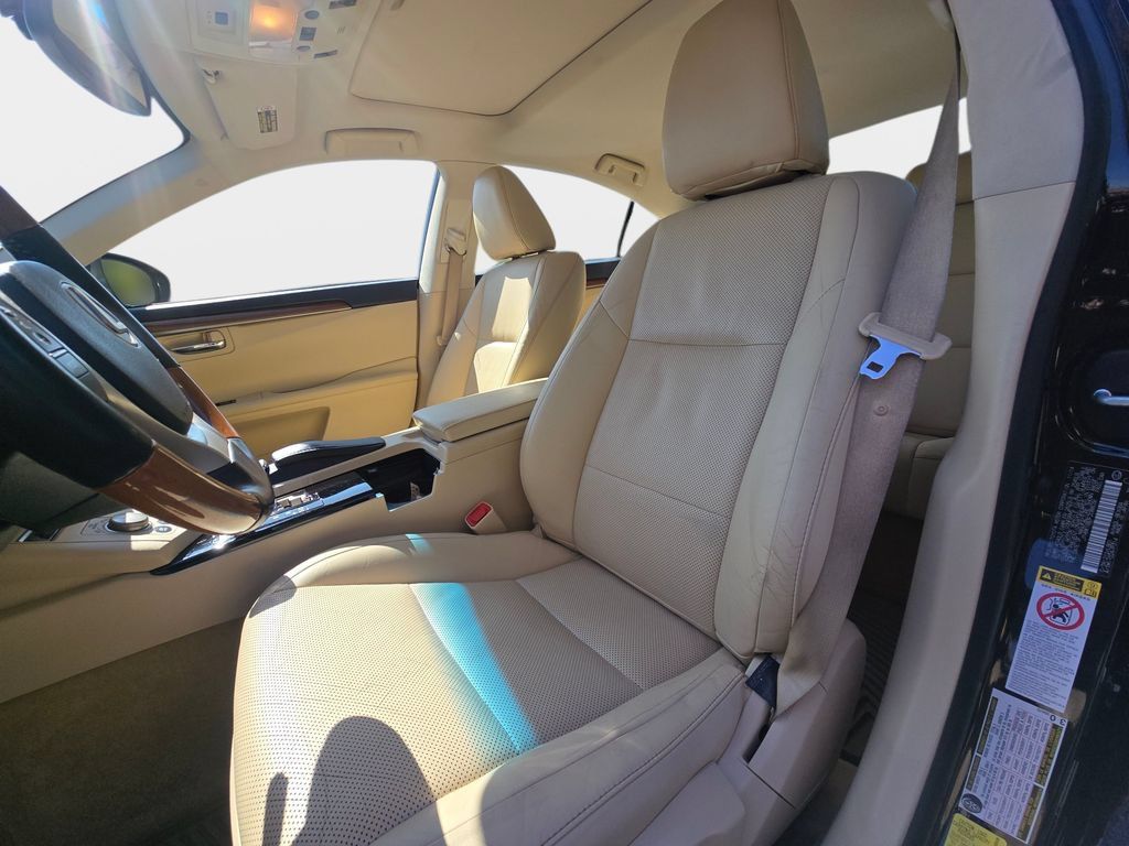 Used 2015 Lexus ES 300h w/ Navigation System Package FWD image 18