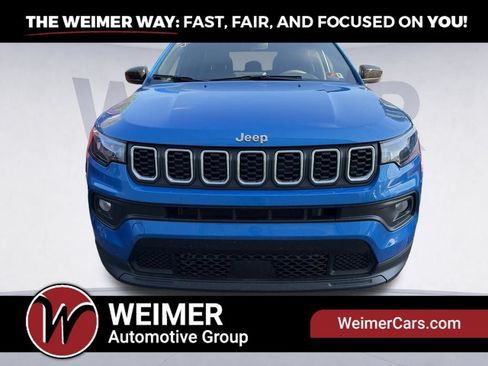 Used 2025 Jeep Compass Latitude AWD/4WD image 2