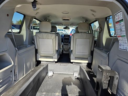 Used 2018 Dodge Grand Caravan SE image 14