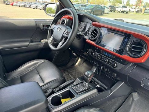 Used 2019 Toyota Tacoma TRD Sport w/ TRD Premium Sport Package image 14
