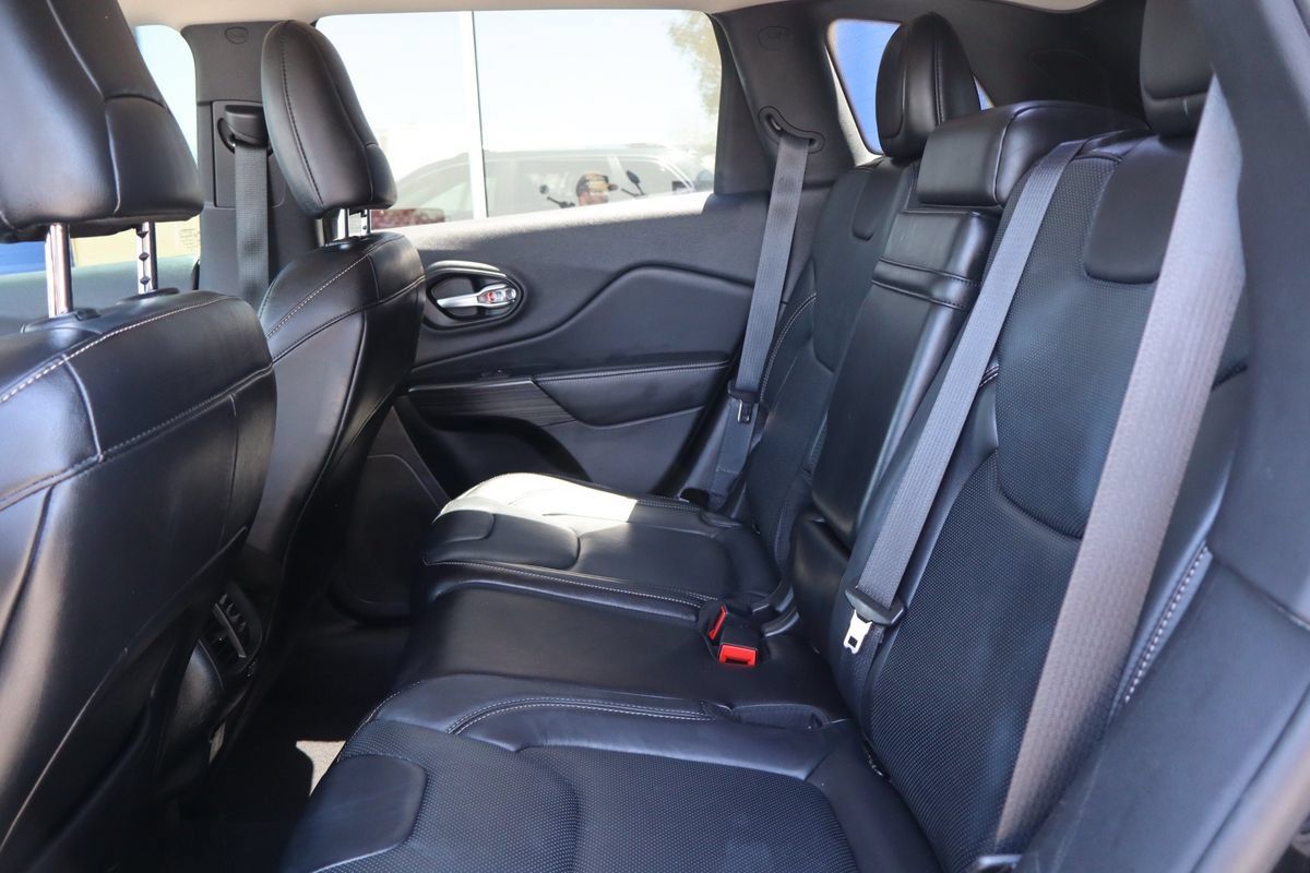 Used 2014 Jeep Cherokee Limited w/ Luxury Group AWD/4WD image 11
